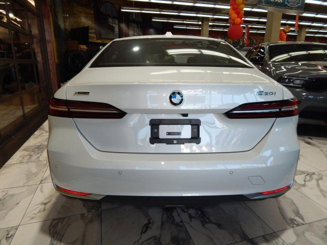 Used 2025 BMW 530i xDrive image 5