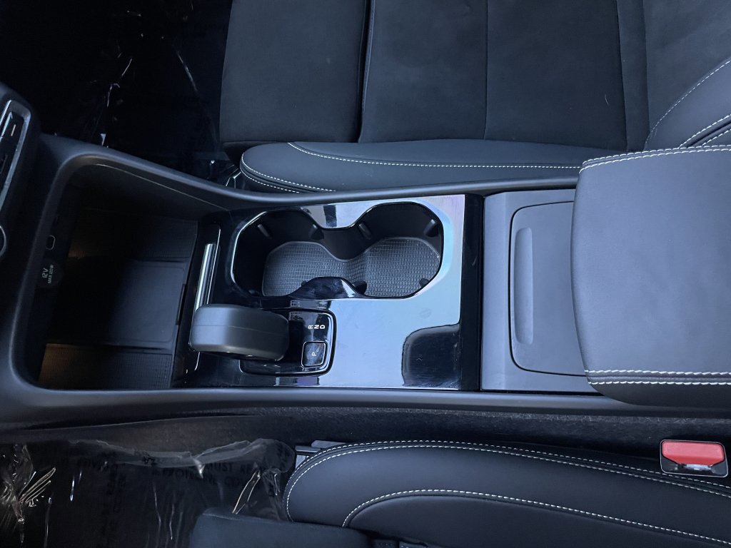 Used 2023 Volvo C40 P8 Recharge Plus w/ Climate Package image 30