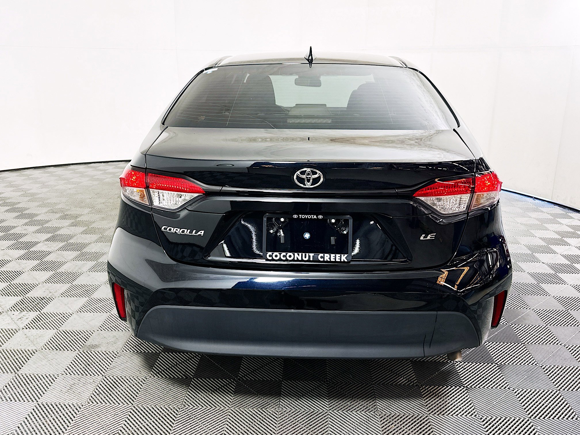 Used 2025 Toyota Corolla LE image 4