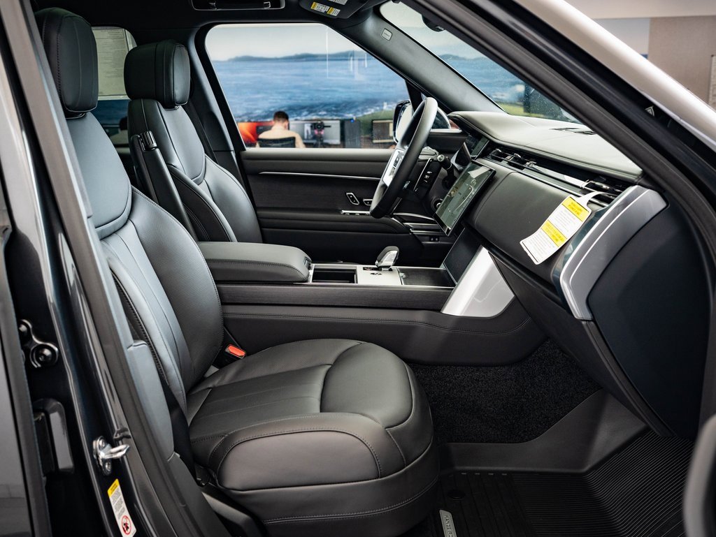 New 2025 Land Rover Range Rover SE image 23