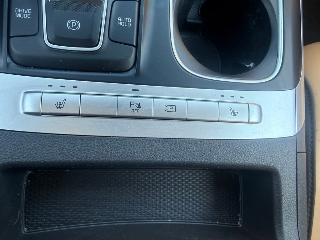 Used 2024 Kia Carnival LX FWD image 23