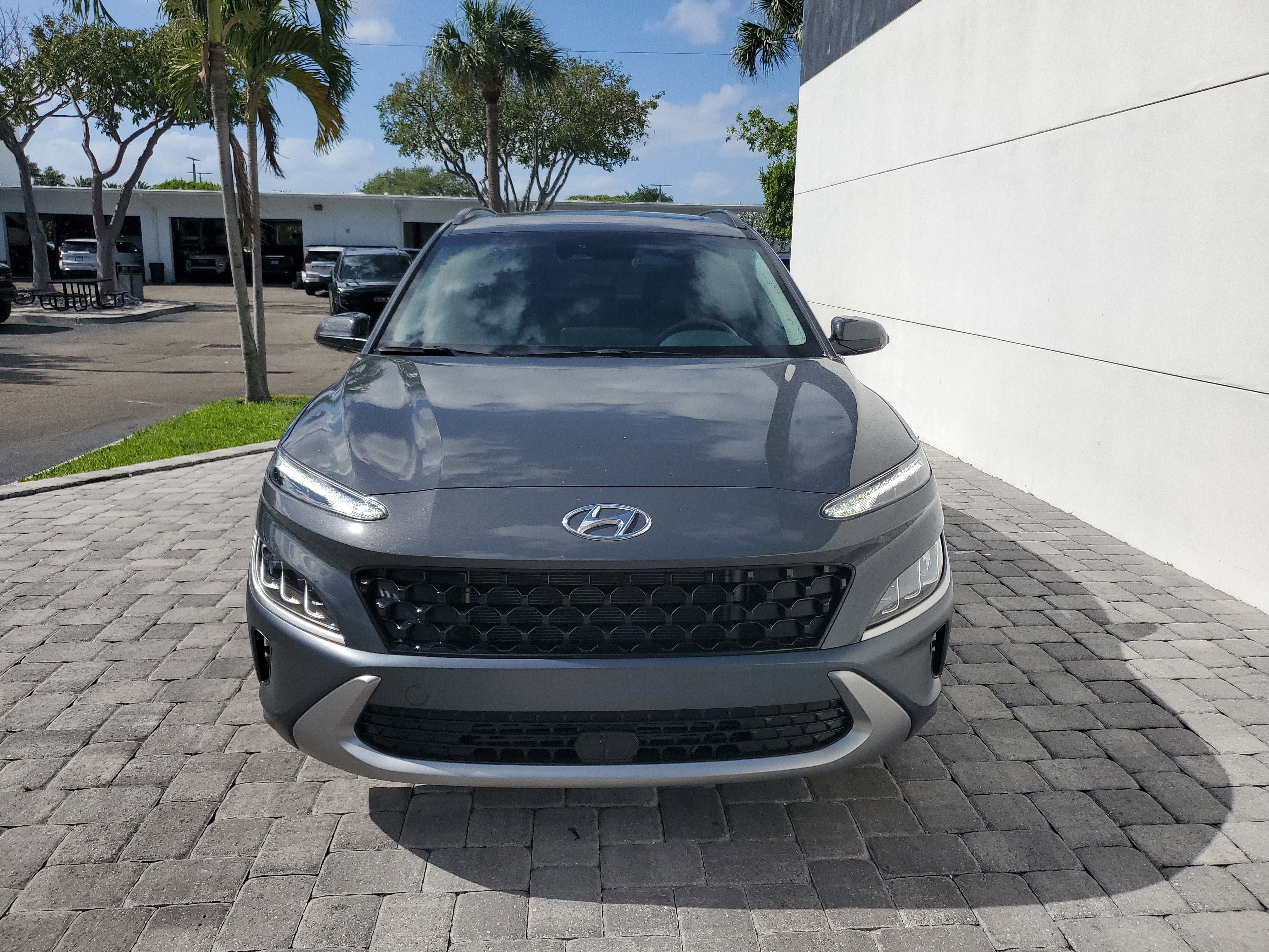 Used 2023 Hyundai Kona Limited image 2