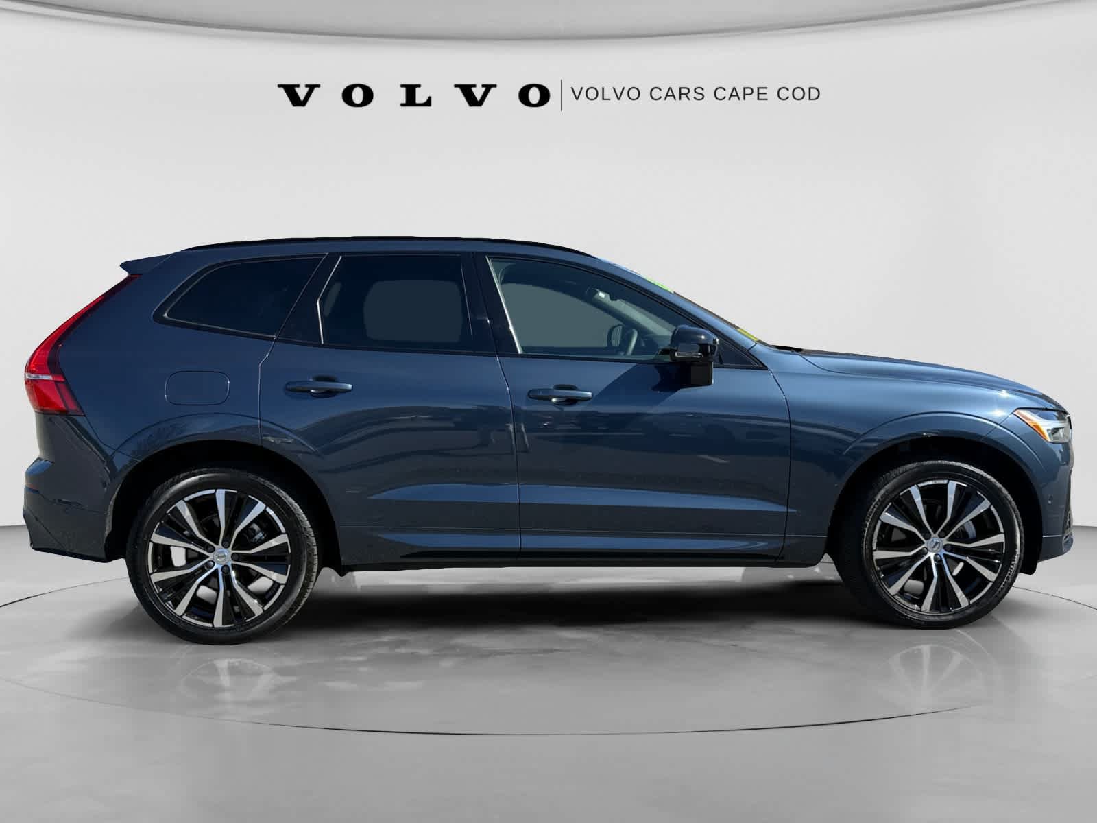 Used 2024 Volvo XC60 B5 Plus w/ Climate Package AWD/4WD image 8
