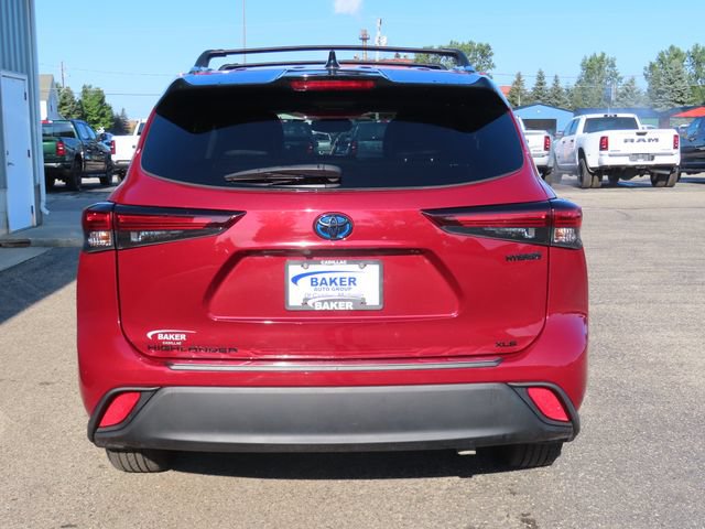 Used 2024 Toyota Highlander LE AWD/4WD image 10