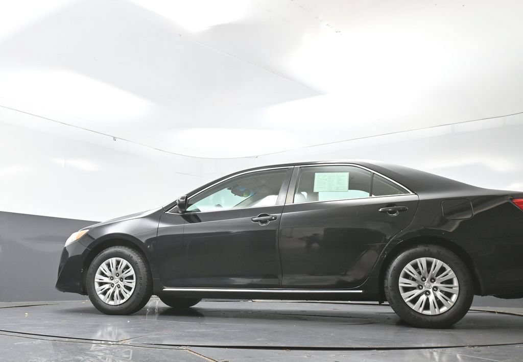 Used 2014 Toyota Camry LE FWD image 48