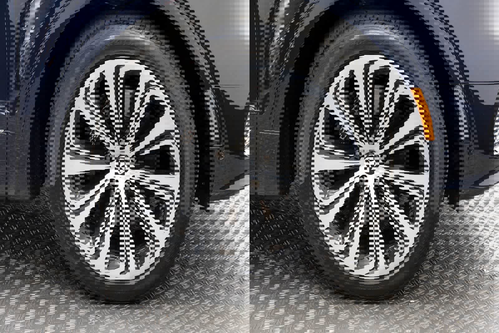 Used 2021 Bentley Bentayga image 61