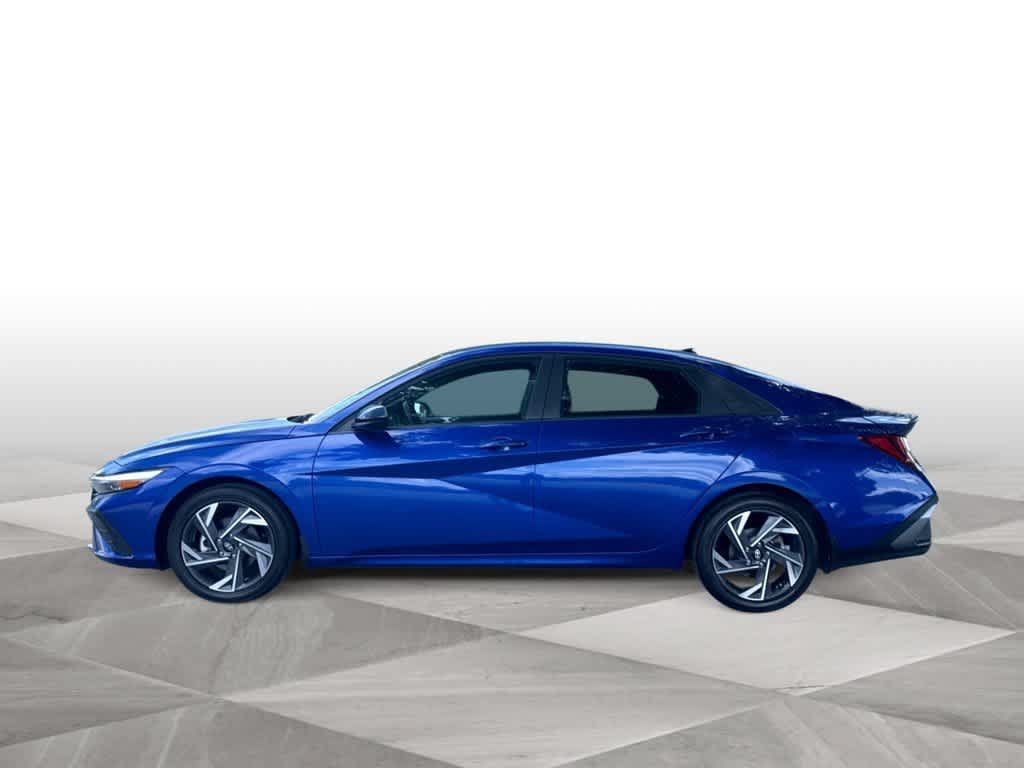 Used 2025 Hyundai Elantra Sport FWD image 4