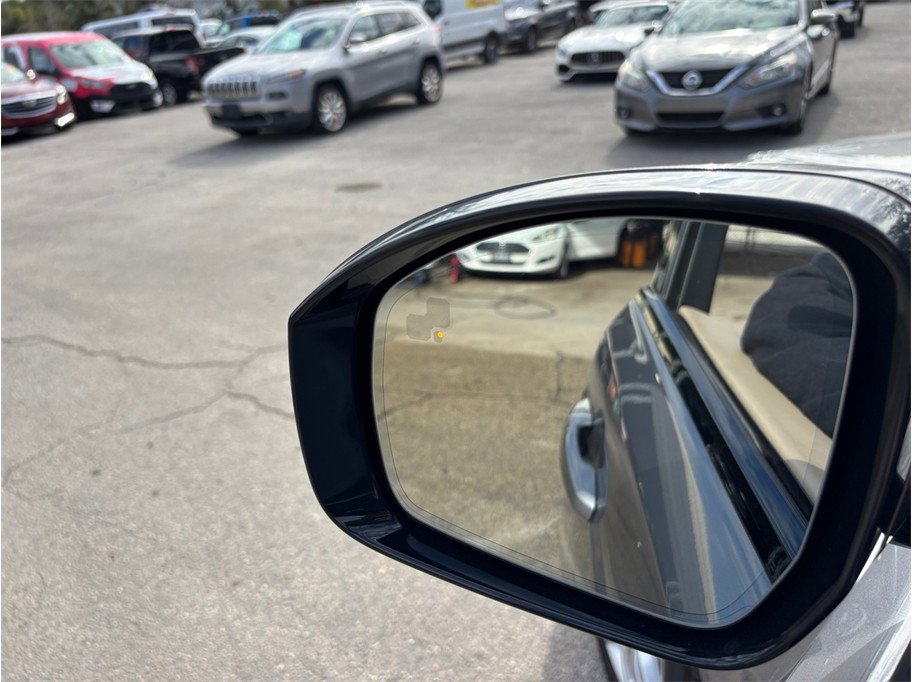 Used 2020 Land Rover Range Rover Sport SE image 20