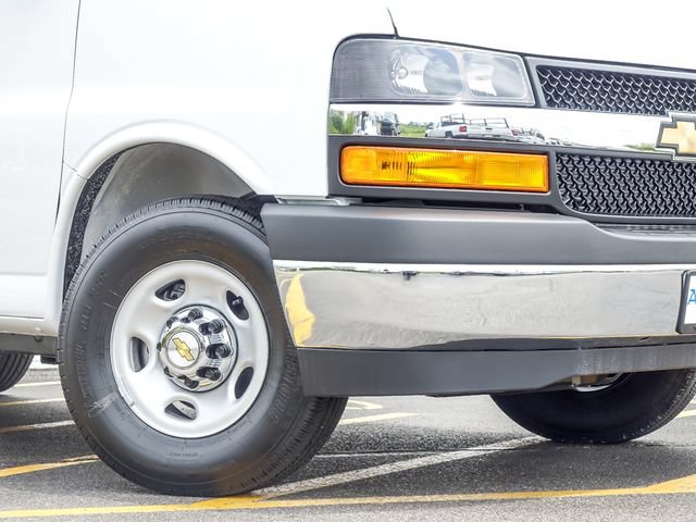 New 2026 Chevrolet Express 2500 w/ Communications Package RWD image 4