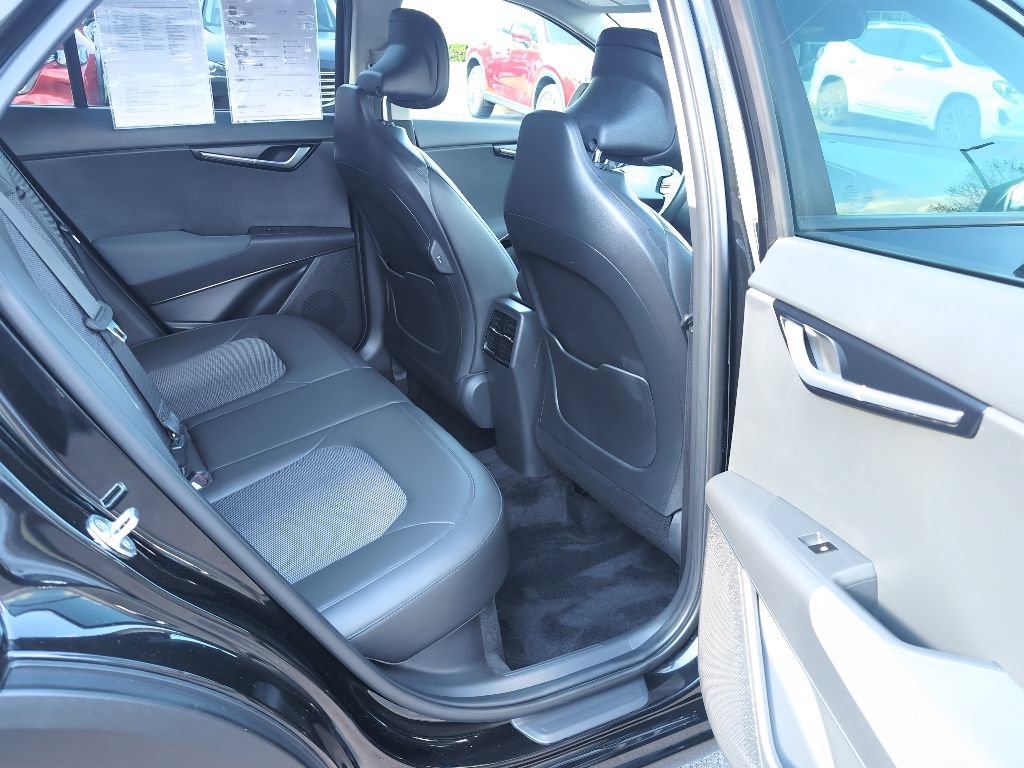 Used 2023 Kia Niro EX FWD image 6