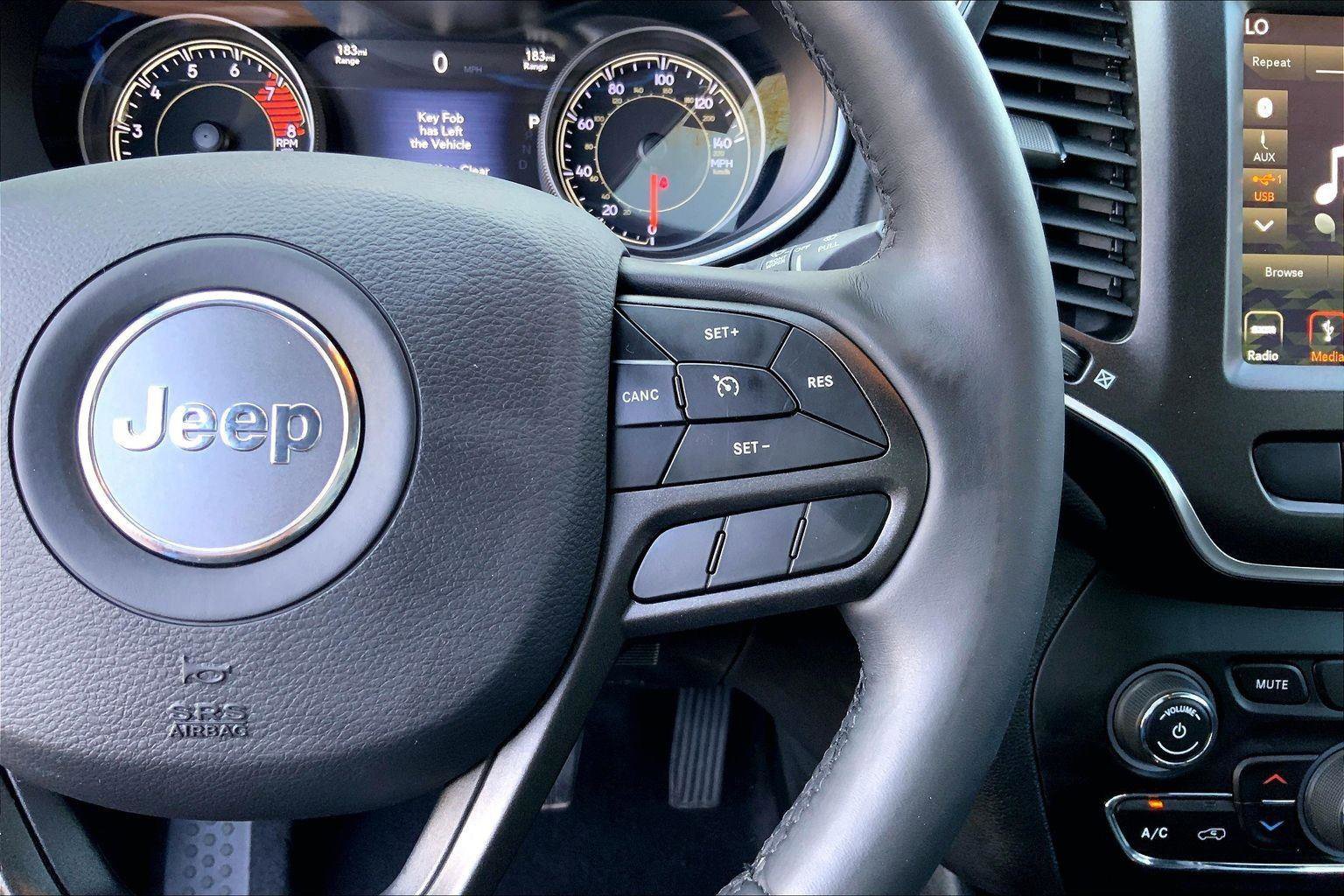 Used 2019 Jeep Cherokee Trailhawk w/ Comfort/Convenience Group AWD/4WD image 19