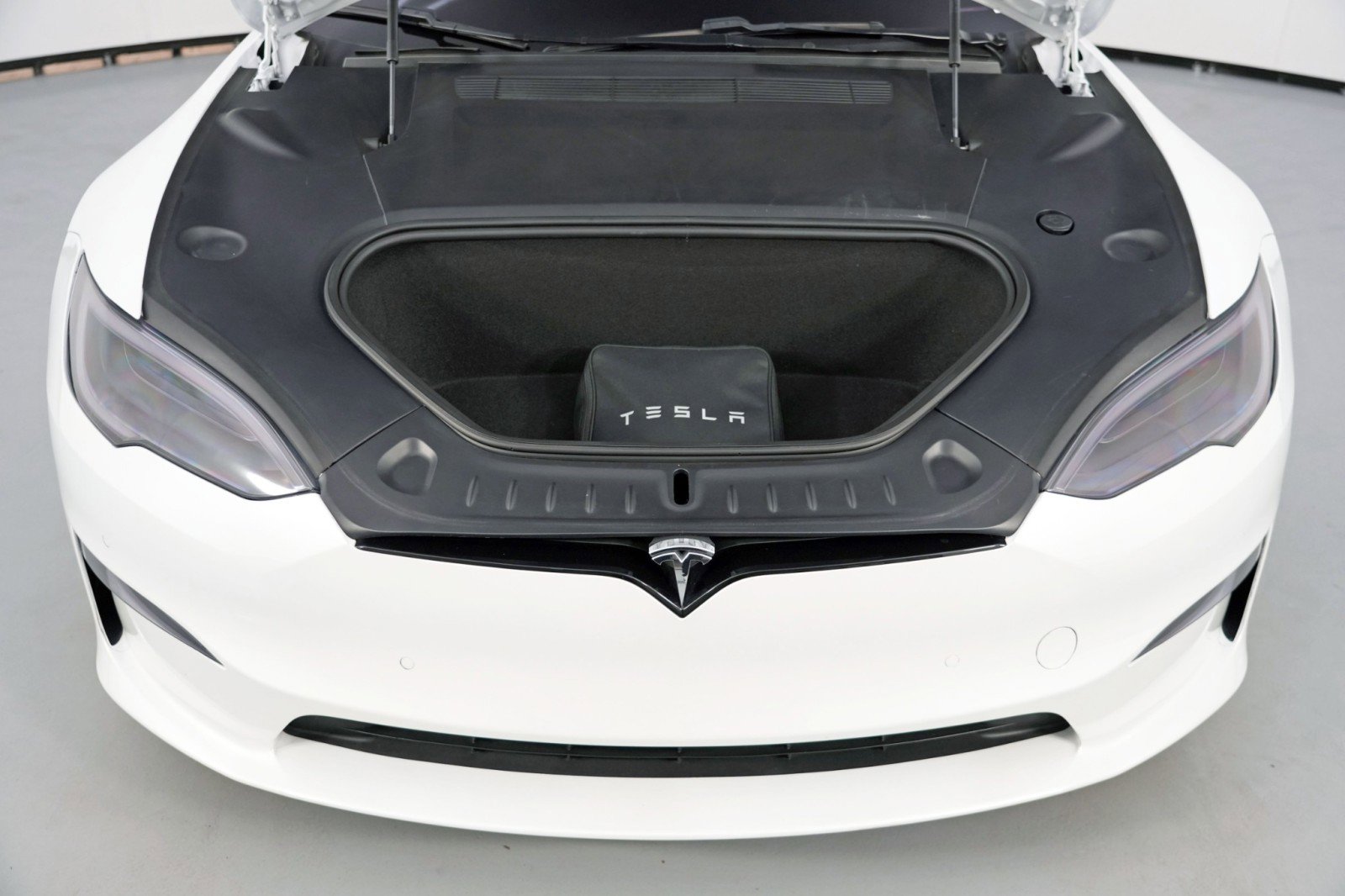 Used 2021 Tesla Model S Plaid image 8