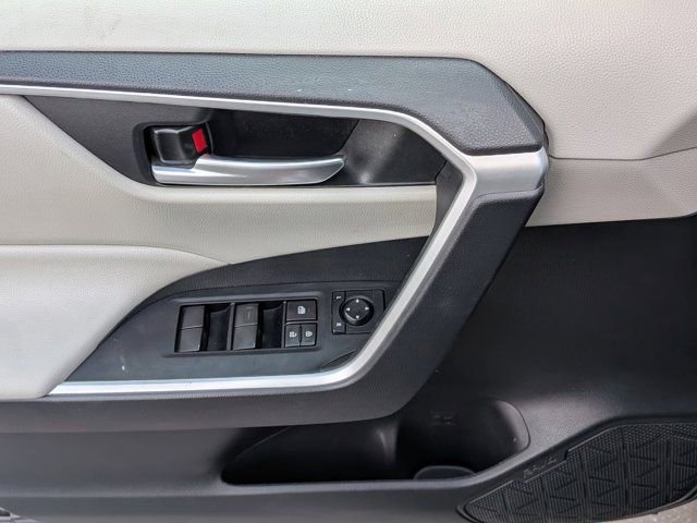 Used 2021 Toyota RAV4 XLE FWD image 18