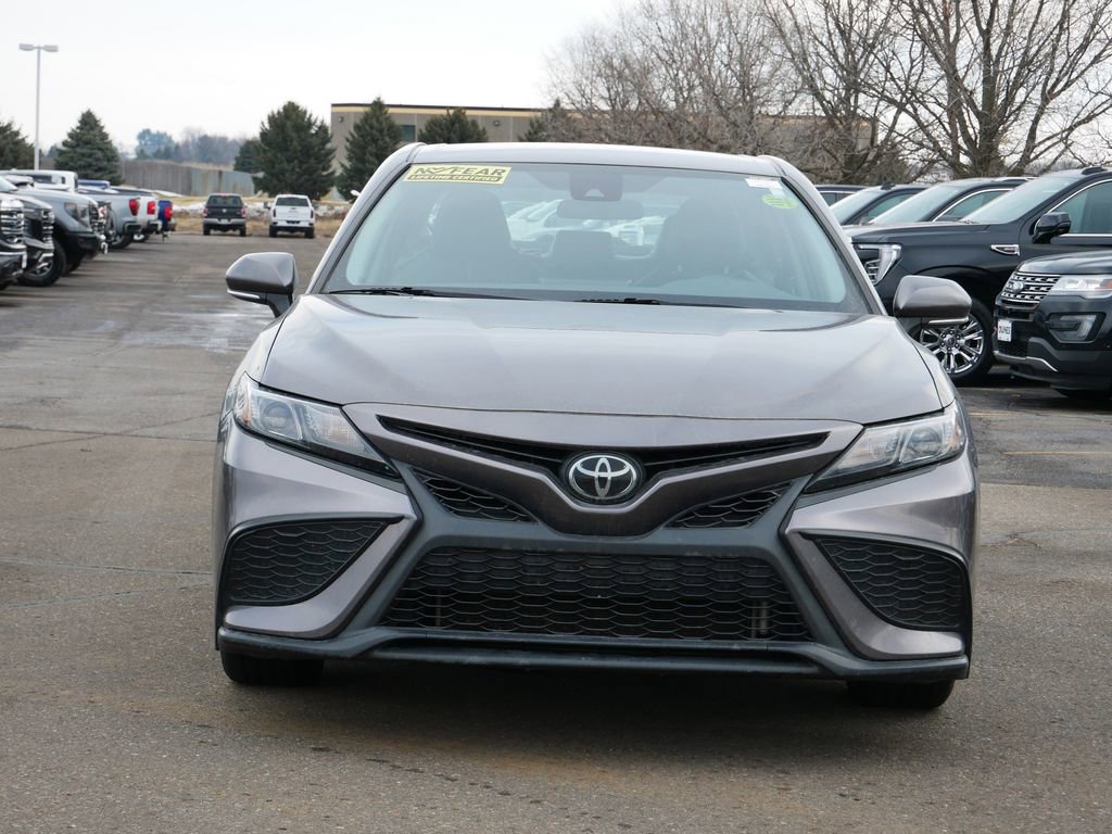 Used 2023 Toyota Camry SE image 2