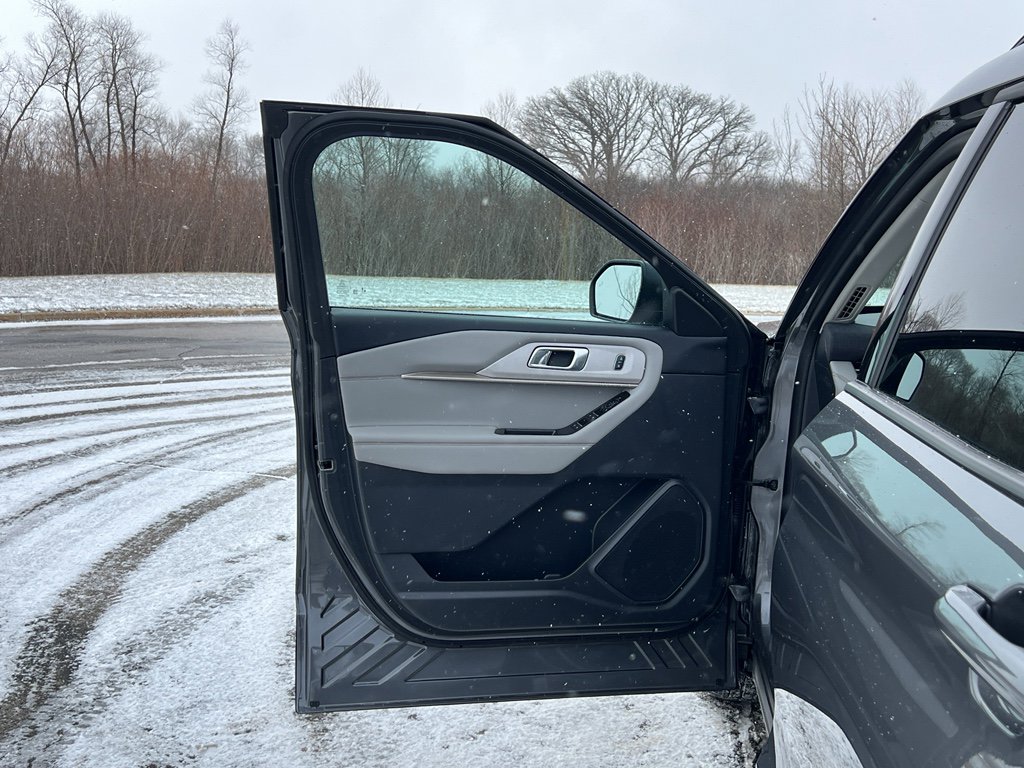 Certified 2025 Ford Explorer Active w/ Active Comfort Package image 11