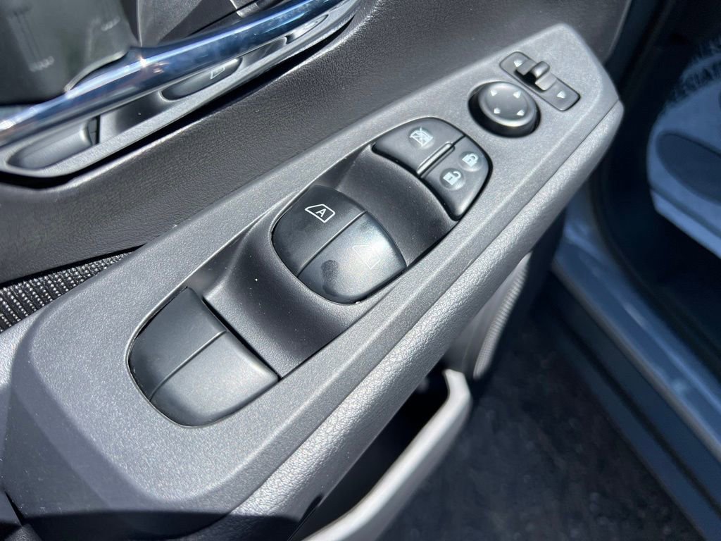 Used 2023 Nissan Kicks SV FWD image 36