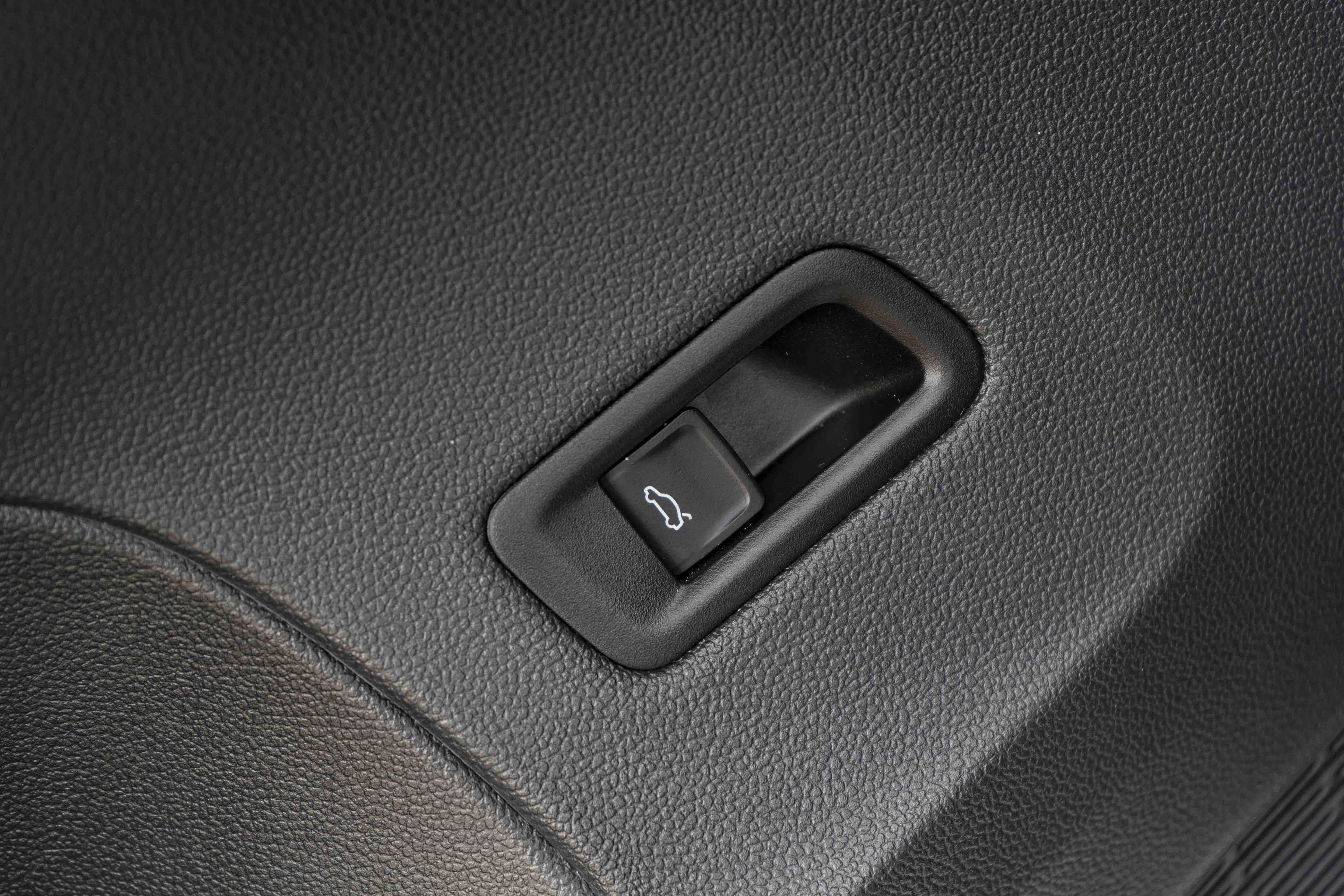 Used 2024 Volkswagen Atlas SE w/ Black Wheel Package FWD image 39