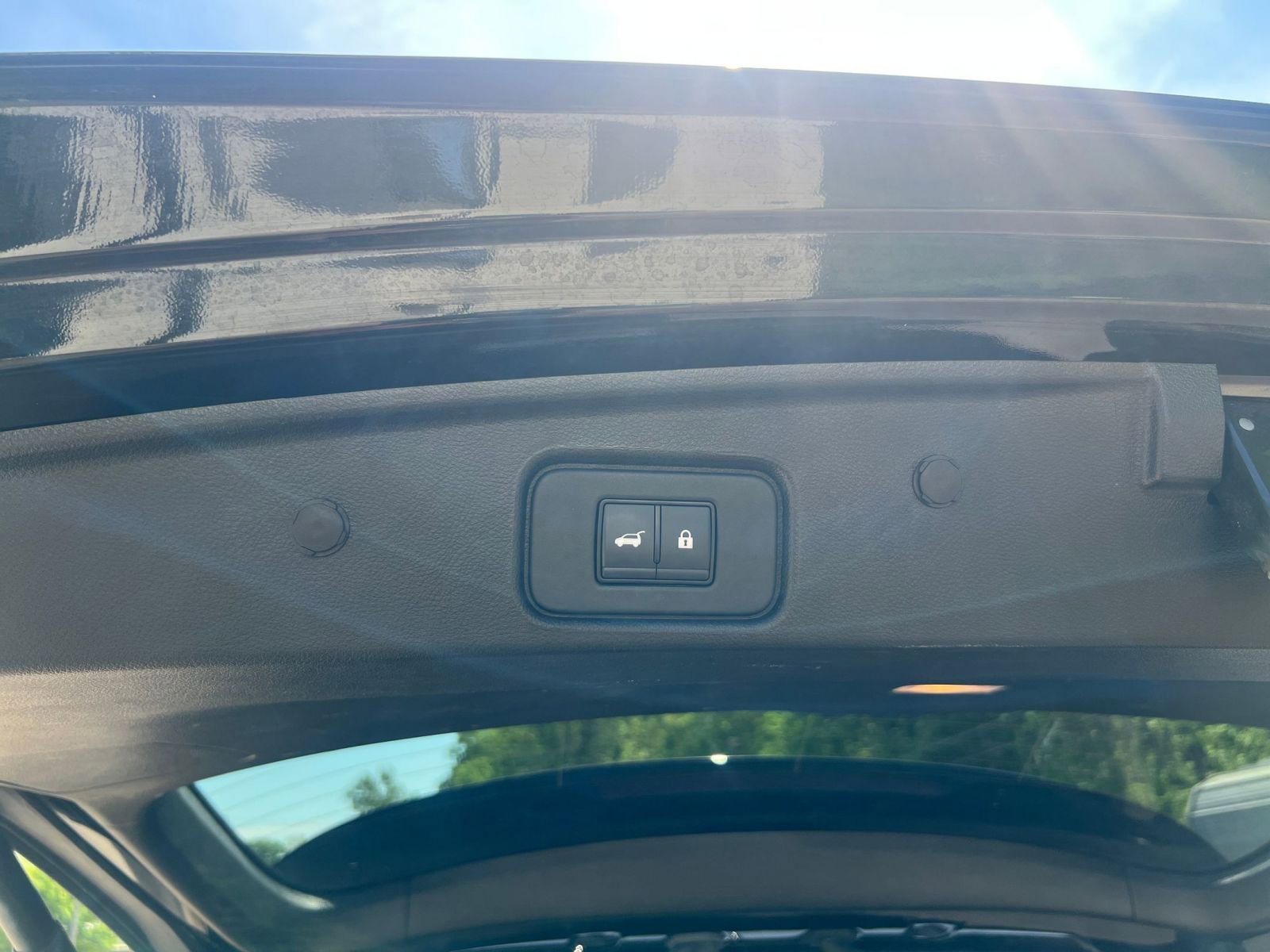 Used 2025 Nissan Pathfinder SV FWD image 21