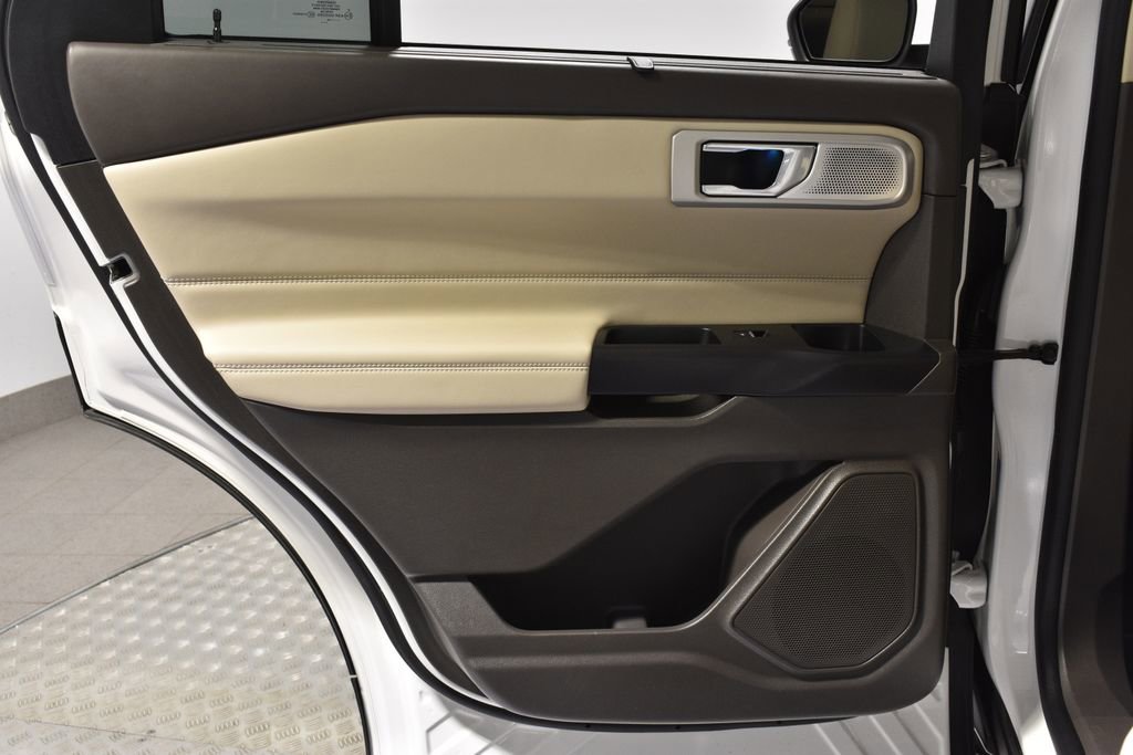 Used 2020 Ford Explorer Platinum w/ Premium Technology Package image 26