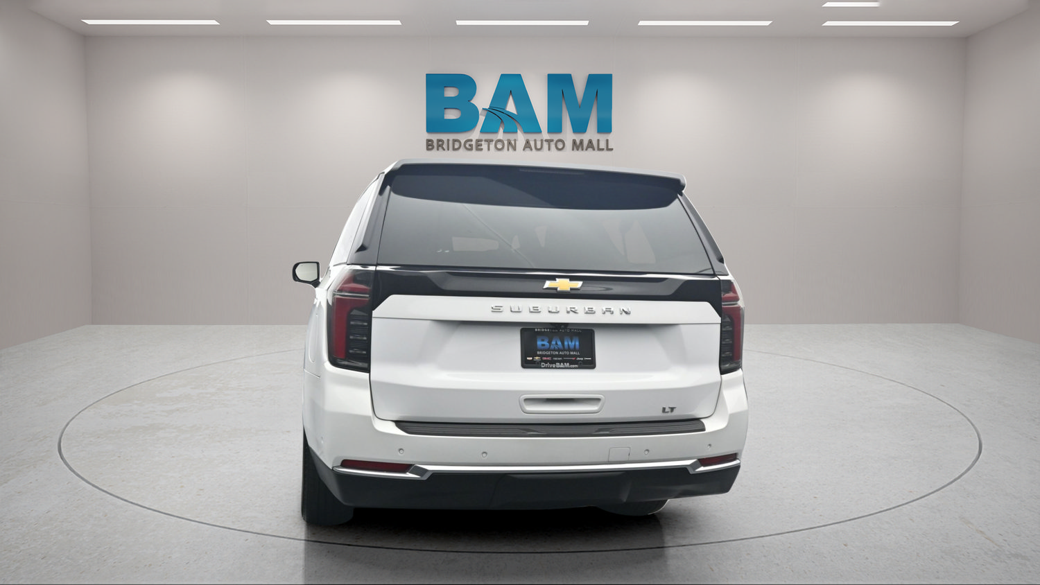 Used 2025 Chevrolet Suburban LT AWD/4WD image 5