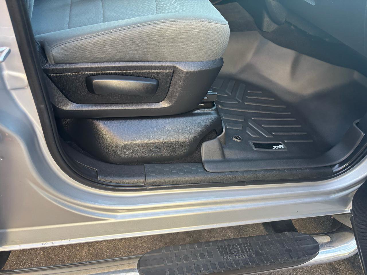 Used 2017 RAM 2500 SLT image 33