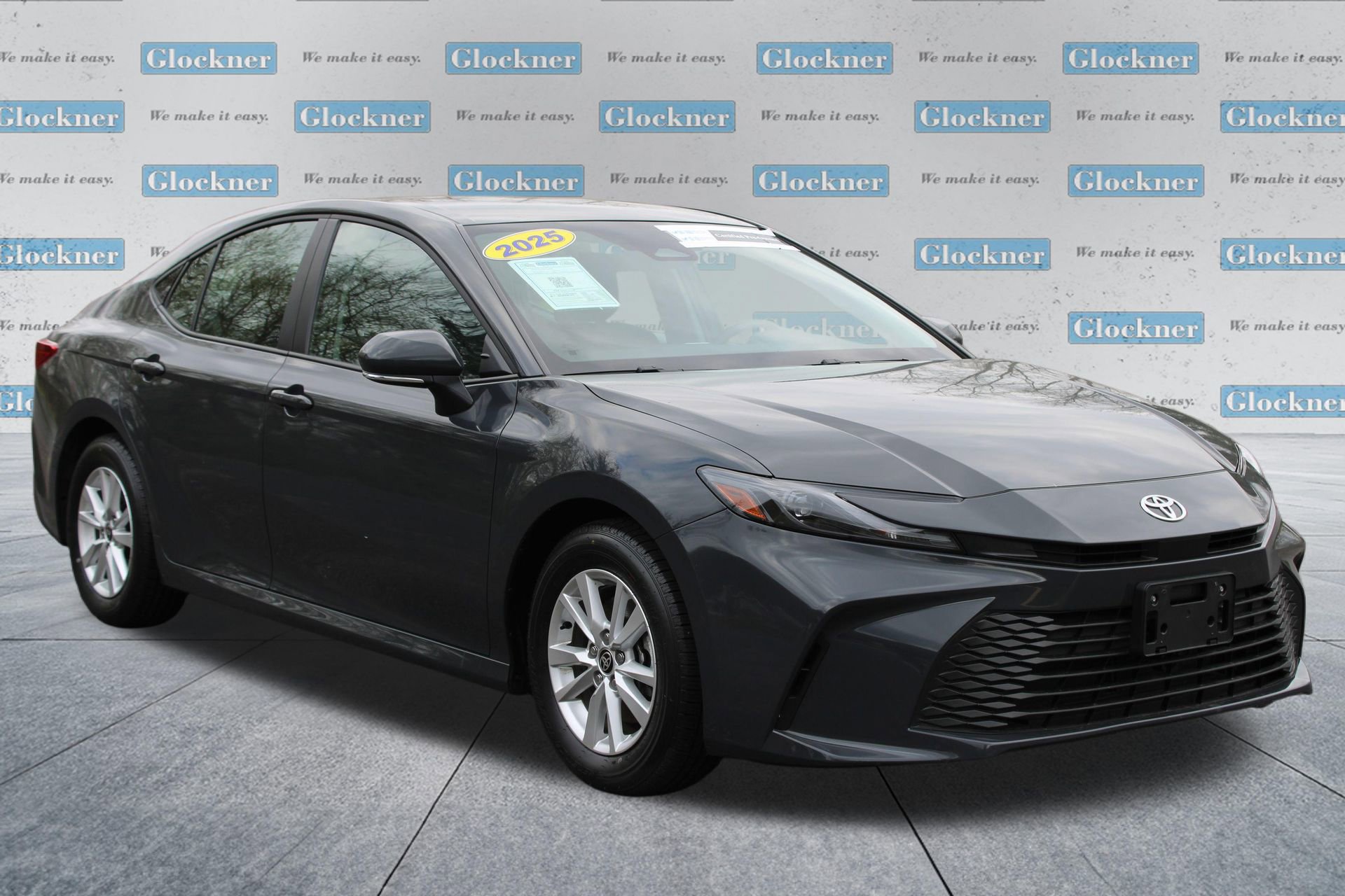 Used 2025 Toyota Camry LE image 3