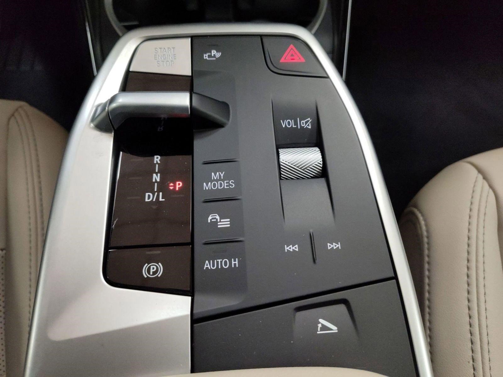 Used 2025 BMW X1 xDrive28i w/ Premium Package image 17