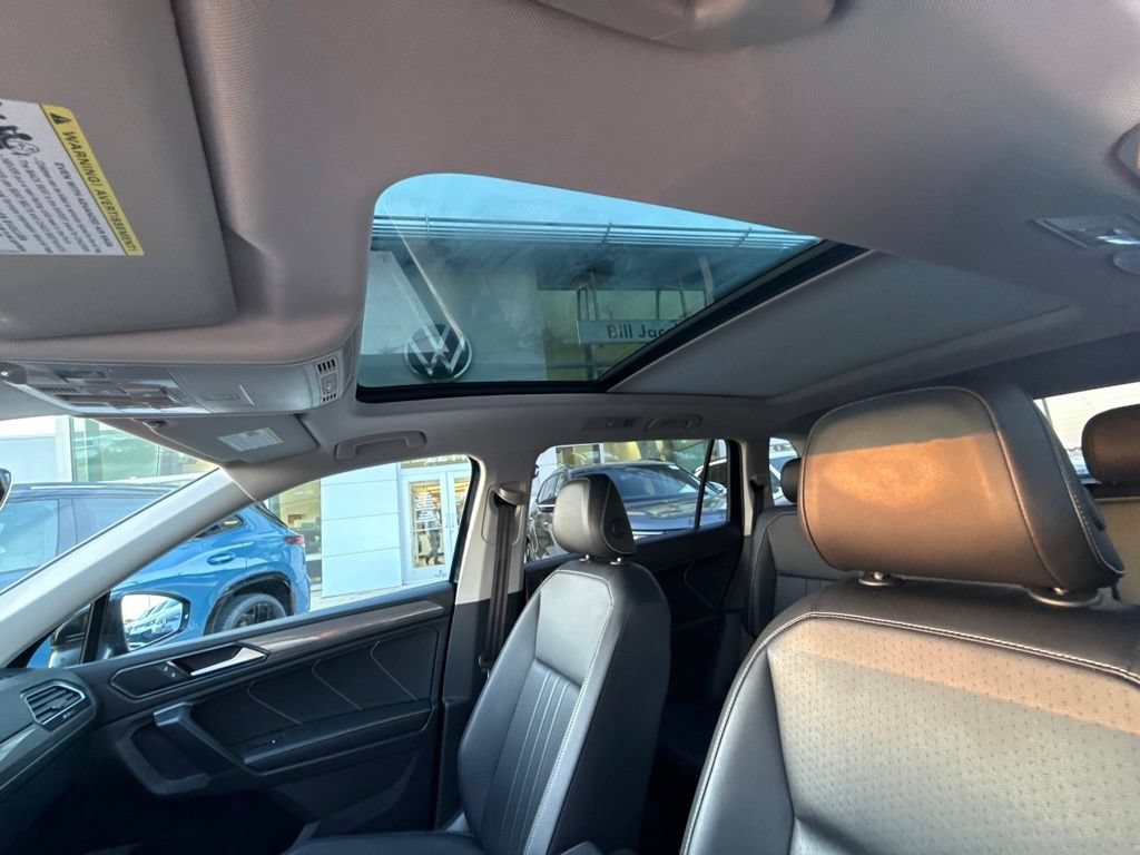 Used 2024 Volkswagen Tiguan SE w/ Panoramic Sunroof Package AWD/4WD image 14