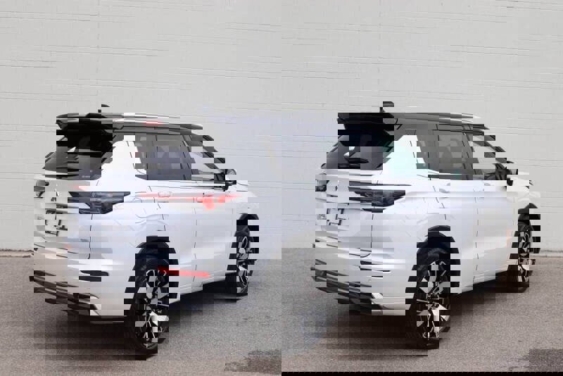 New 2026 Mitsubishi Outlander SEL image 36