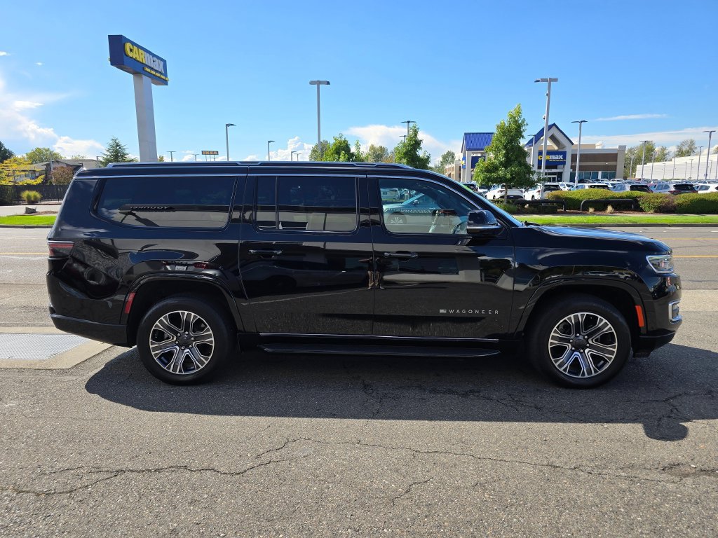 Used 2024 Jeep Wagoneer L Series II AWD/4WD image 6