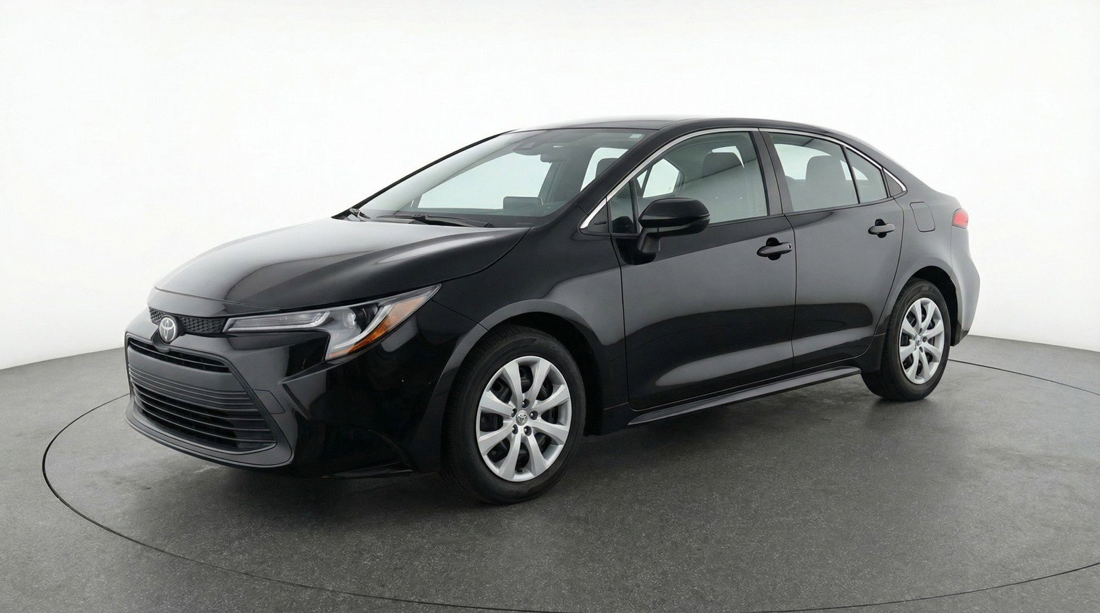 Used 2025 Toyota Corolla LE image 3