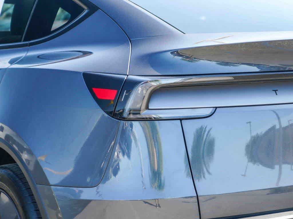 Used 2026 Tesla Model Y 2WD image 7