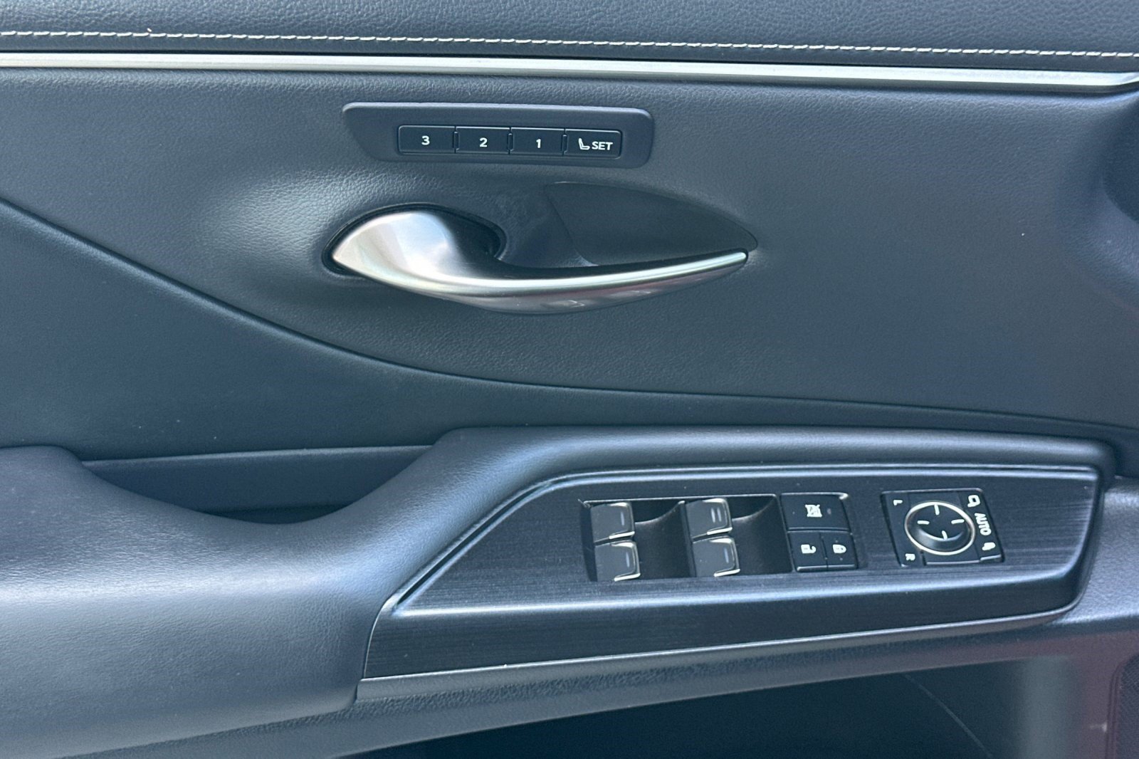 Certified 2021 Lexus ES 350 w/ Premium Package FWD image 14