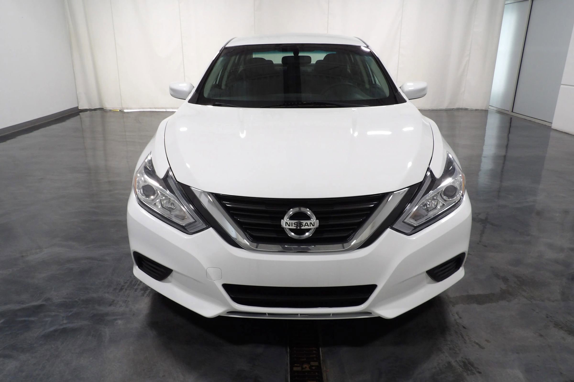 Used 2017 Nissan Altima 2.5 S w/ Power Driver Seat Package image 2