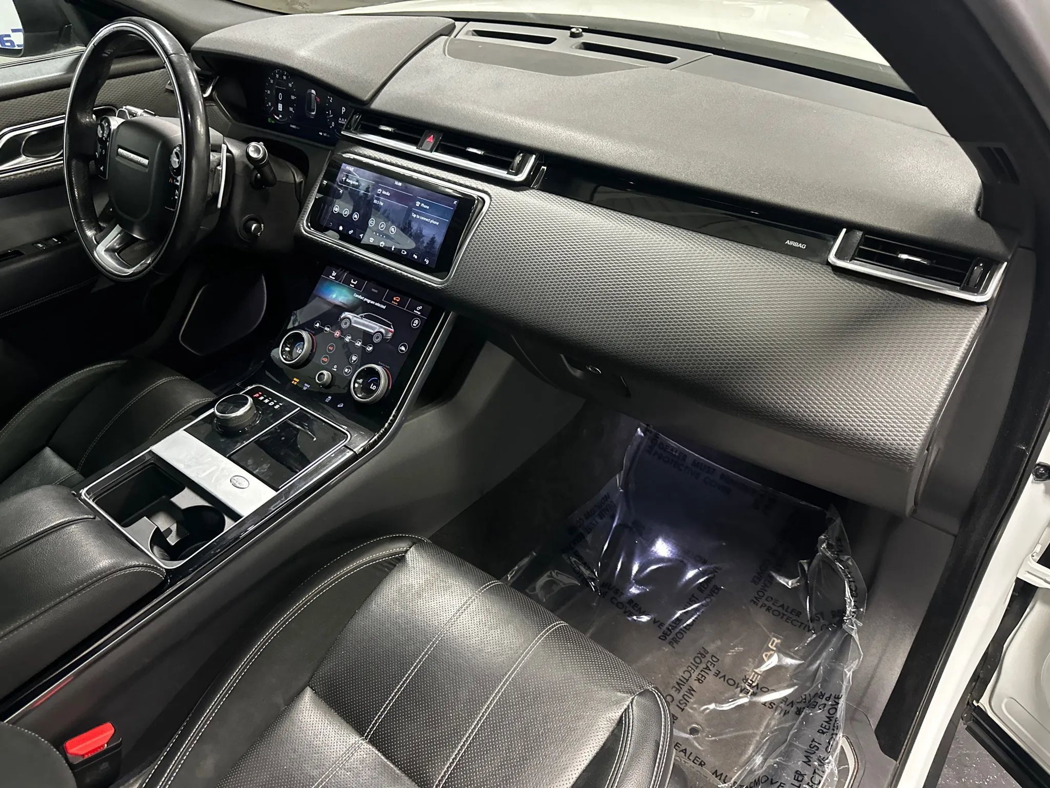 Used 2019 Land Rover Range Rover Velar R-Dynamic SE image 23
