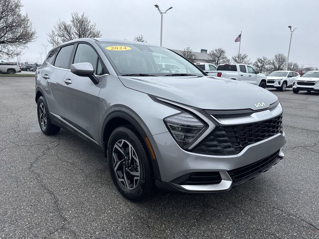 Used 2024 Kia Sportage LX image 2
