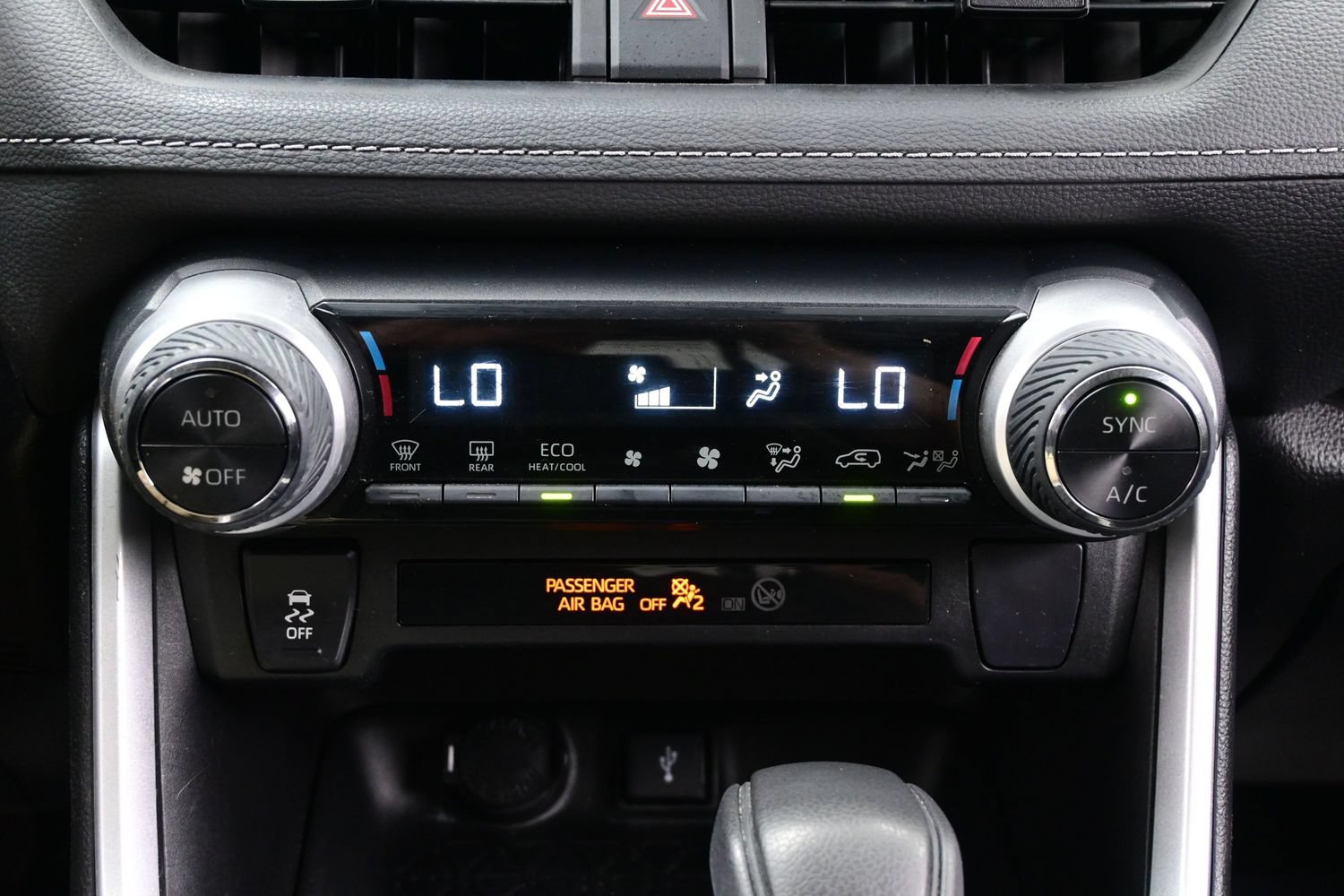 Used 2022 Toyota RAV4 LE AWD/4WD image 19