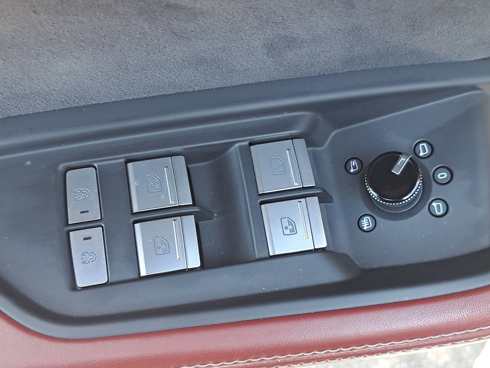 Used 2024 Audi SQ8 e-tron Premium Plus w/ Black Optic Package image 30