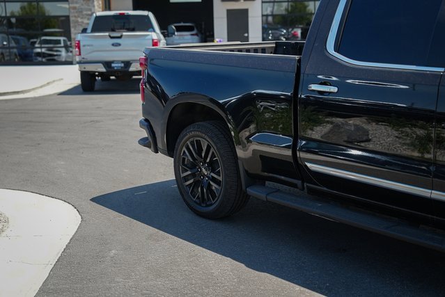Used 2024 Chevrolet Silverado 1500 High Country w/ Technology Package image 4