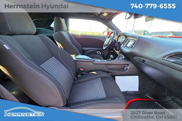 Used 2023 Dodge Challenger SXT RWD image 31