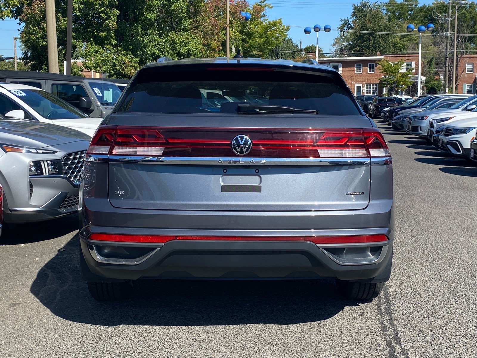 Used 2024 Volkswagen Atlas Cross Sport SE AWD/4WD image 4