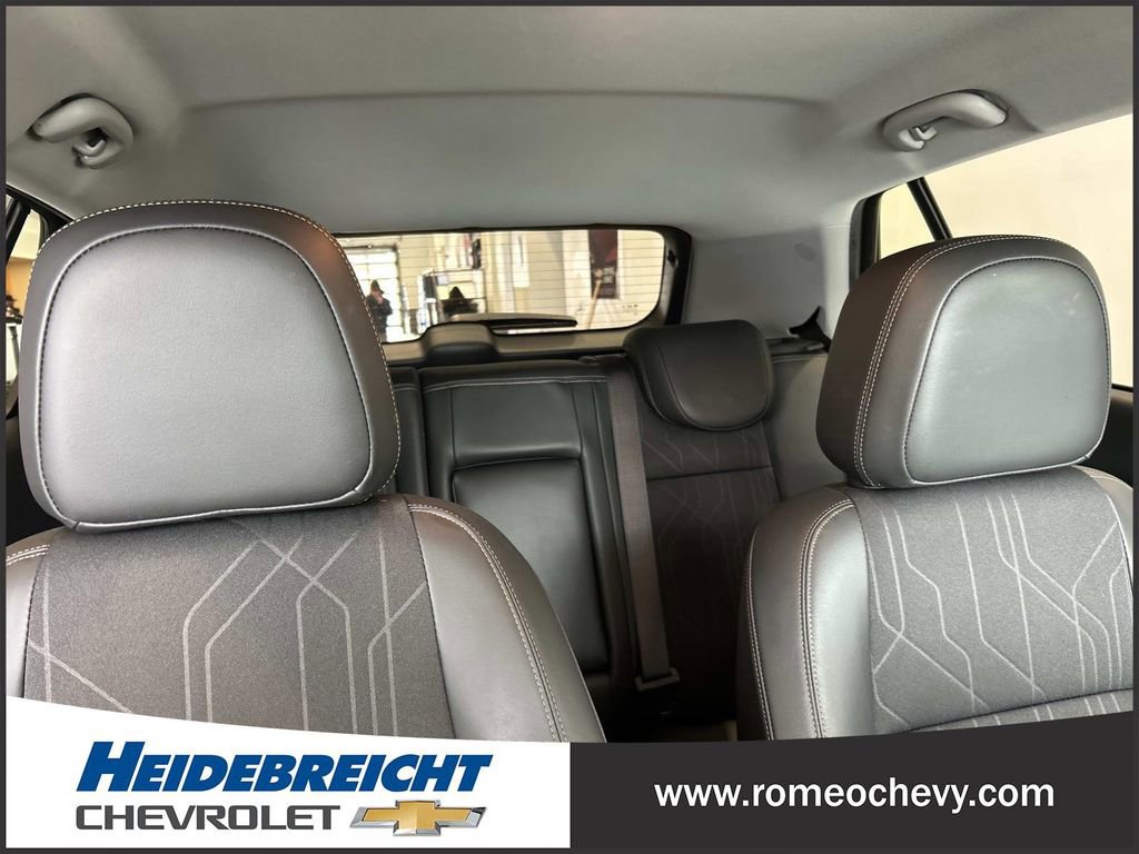 Used 2022 Chevrolet Trax LT w/ LT Convenience Package image 31