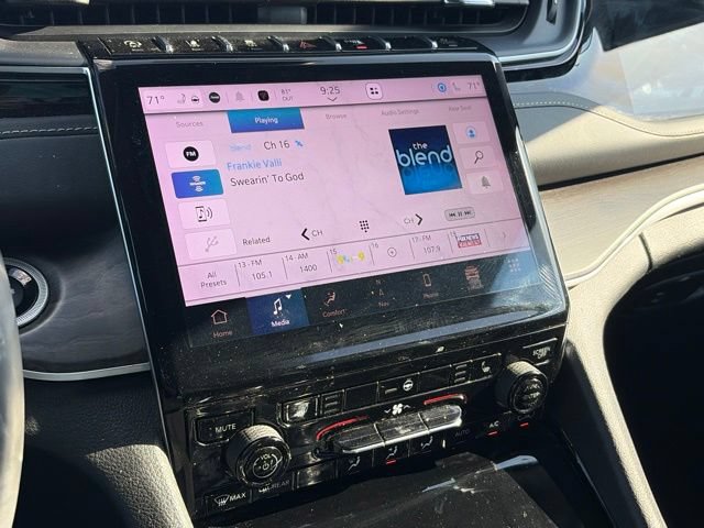 Used 2023 Jeep Grand Cherokee L Limited w/ Rear Seat Video Group I AWD/4WD image 14