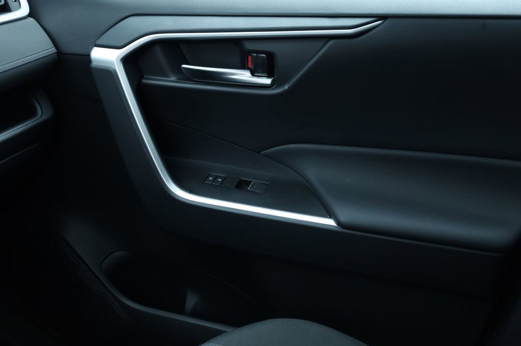 Used 2025 Toyota RAV4 XLE image 14