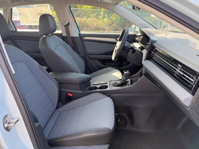 New 2027 Volkswagen Jetta SE FWD image 10