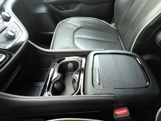 Used 2025 Chrysler Pacifica Limited FWD image 48