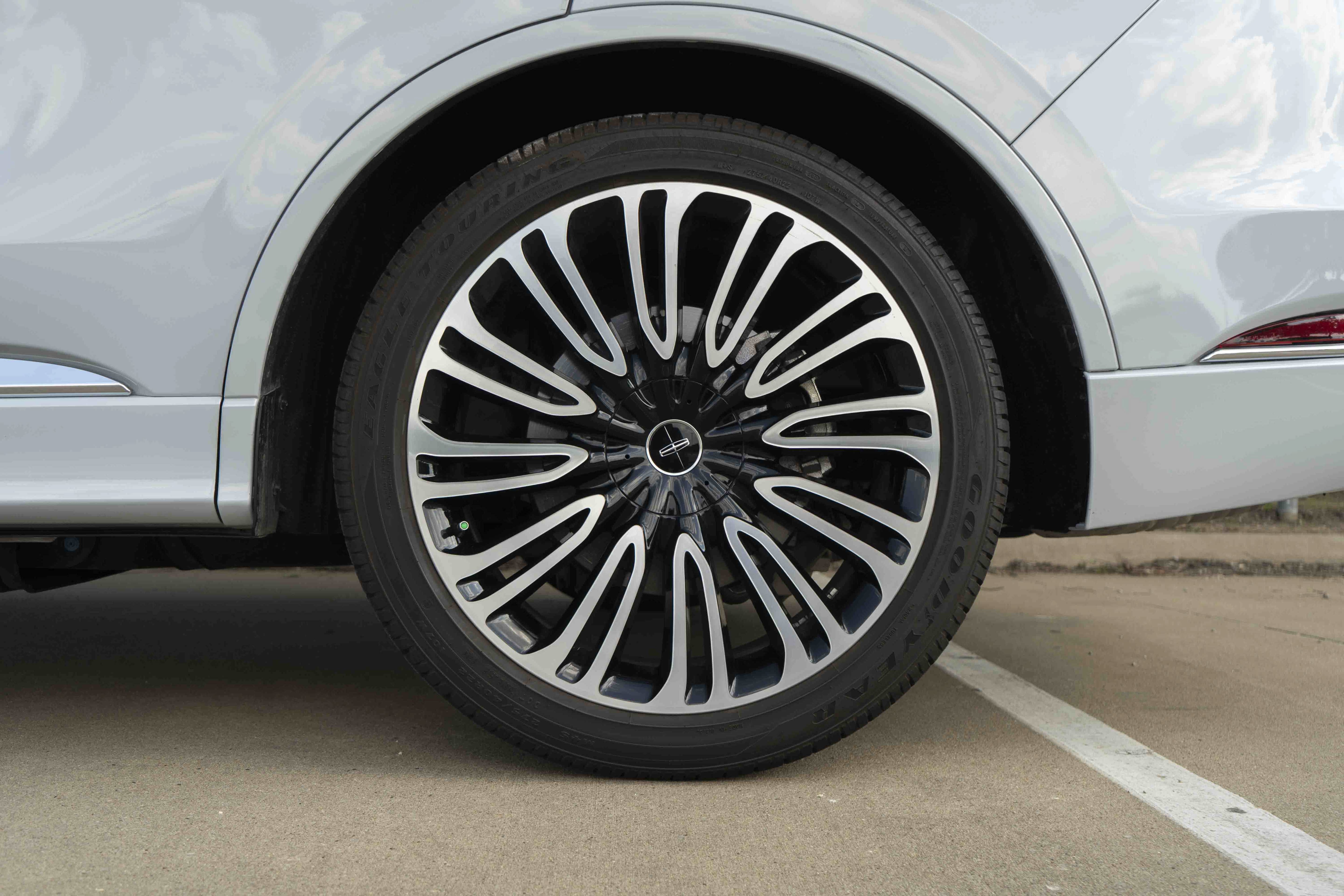 Used 2025 Lincoln Aviator Black Label AWD/4WD image 15