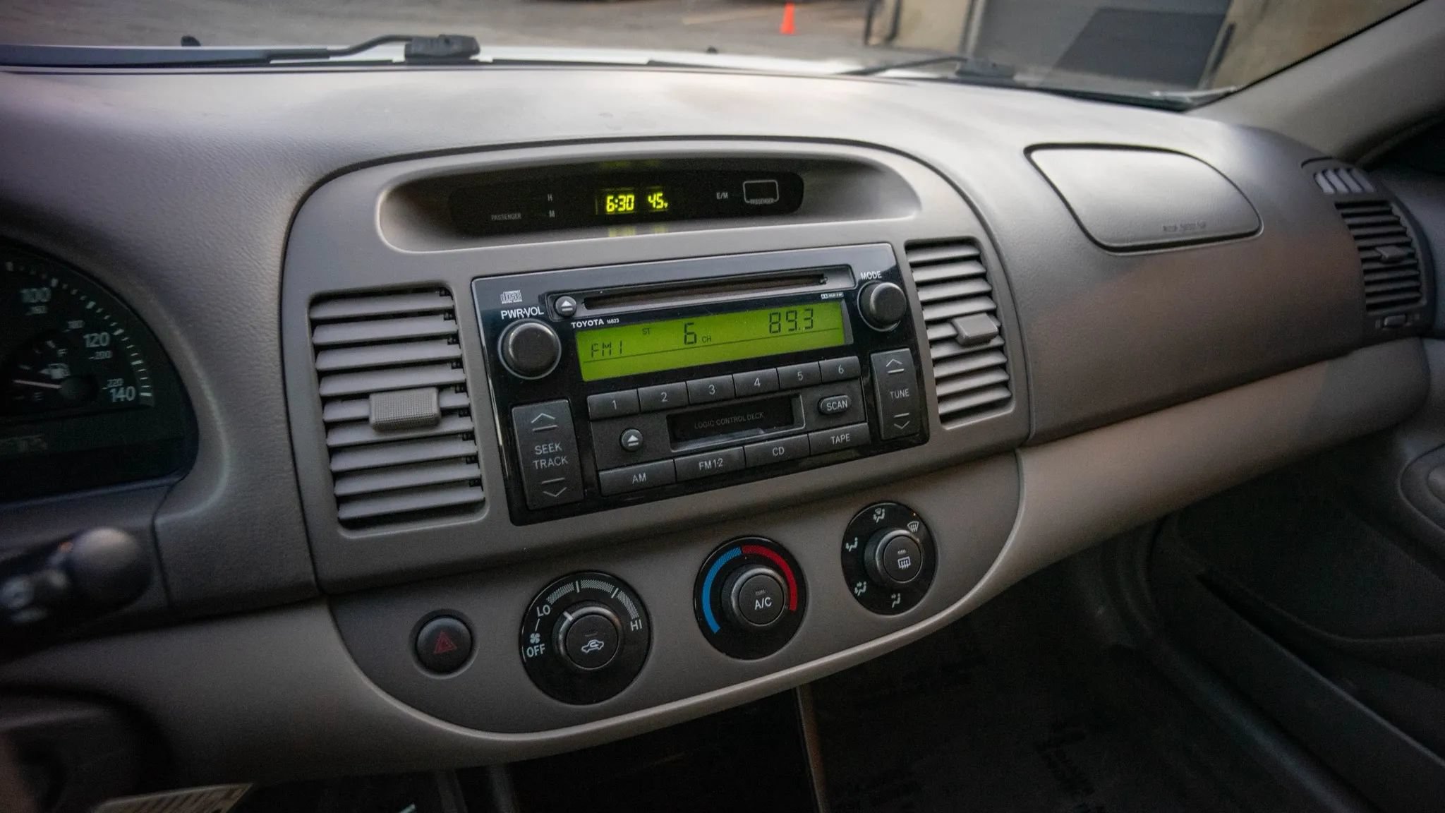 Used 2004 Toyota Camry LE w/ Fleet Convenience Pkg FWD image 19