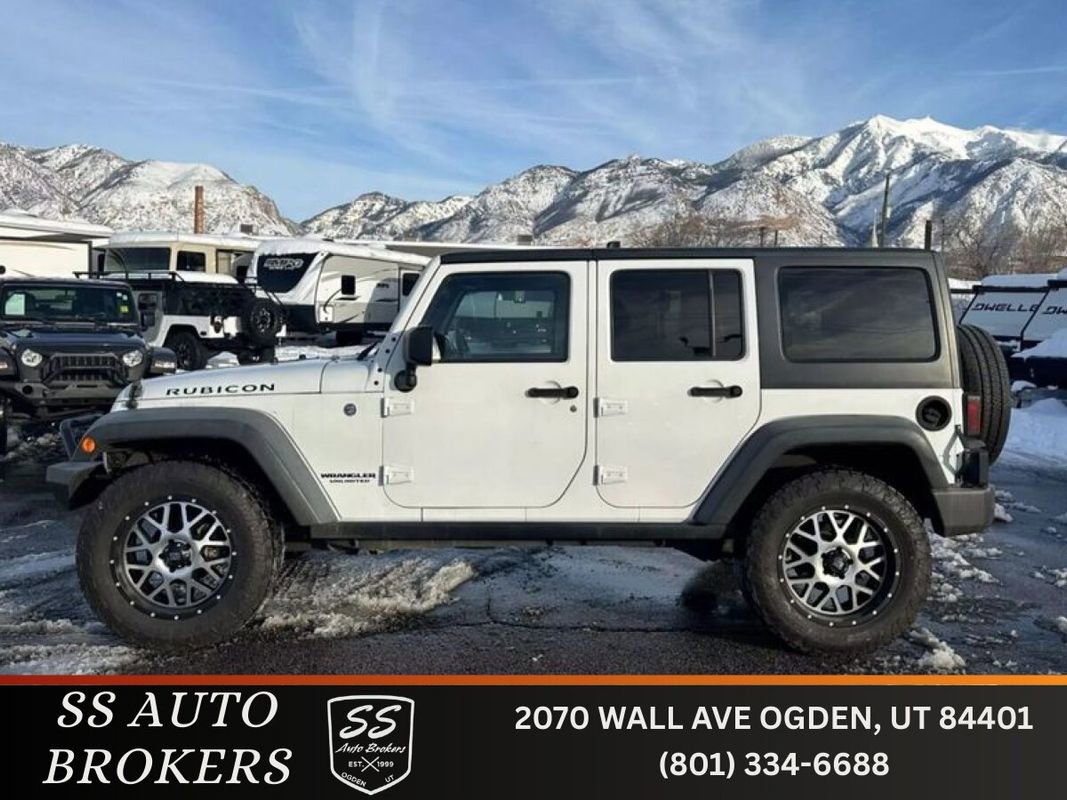 Used 2015 Jeep Wrangler Unlimited Rubicon w/ Max Tow Package AWD/4WD image 1