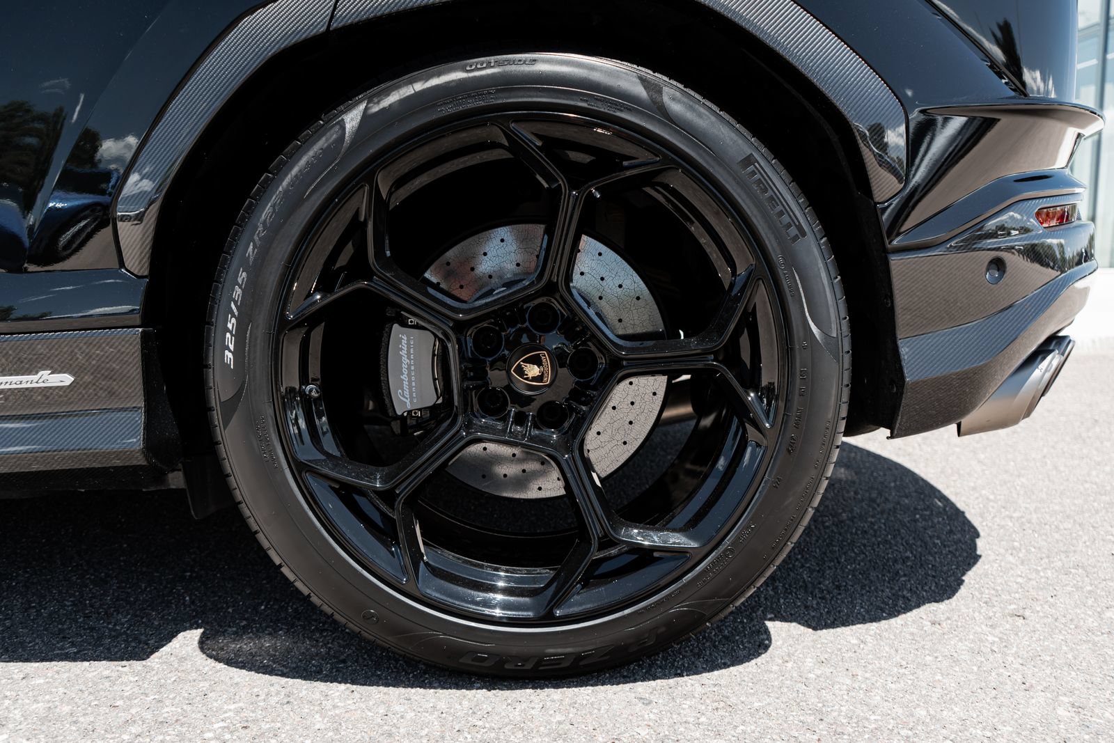 Used 2023 Lamborghini Urus Performante AWD/4WD image 7